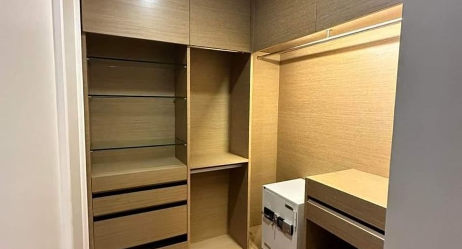 For rent 3 bedrooms condo in Khlong Toei, Bangkok