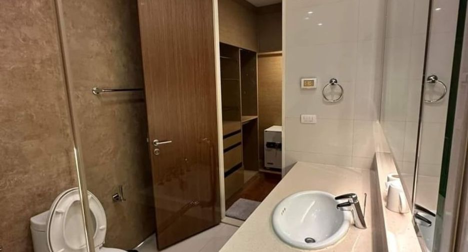 For rent 3 bedrooms condo in Khlong Toei, Bangkok