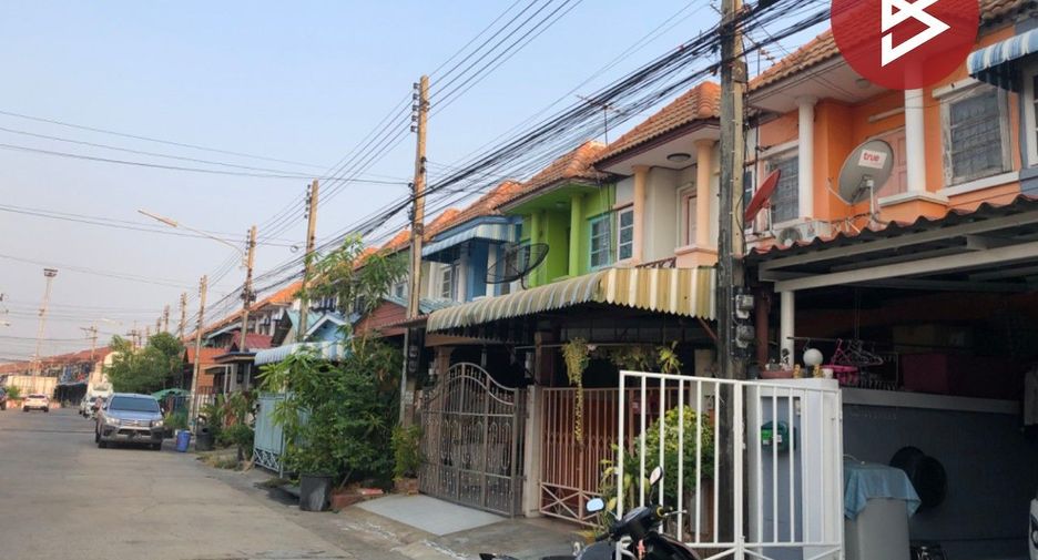 For sale 2 Beds townhouse in Sam Khok, Pathum Thani