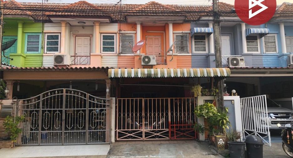 For sale 2 bed townhouse in Sam Khok, Pathum Thani