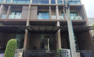 For sale 3 bedrooms townhouse in Chatuchak, Bangkok