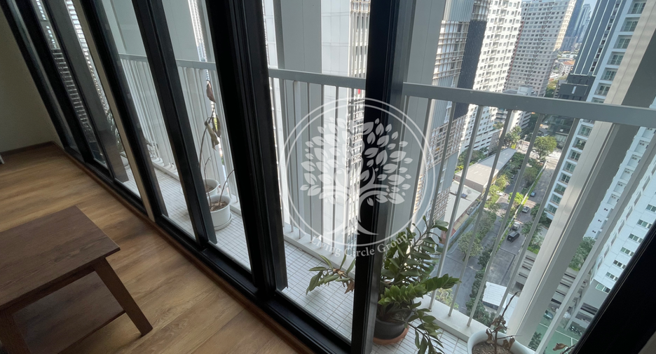 For rent 2 bedrooms condo in Khlong Toei, Bangkok