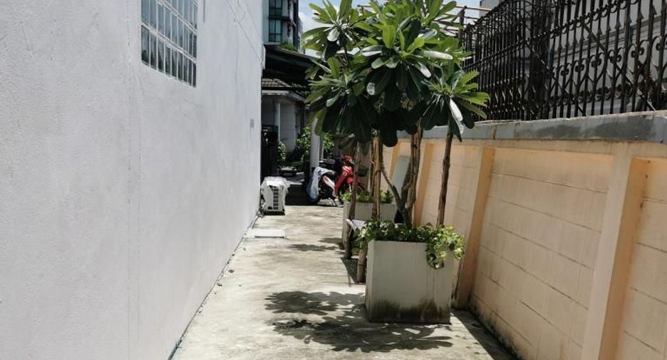 出租 2 卧室 联排别墅 在 Pathum Wan, 曼谷