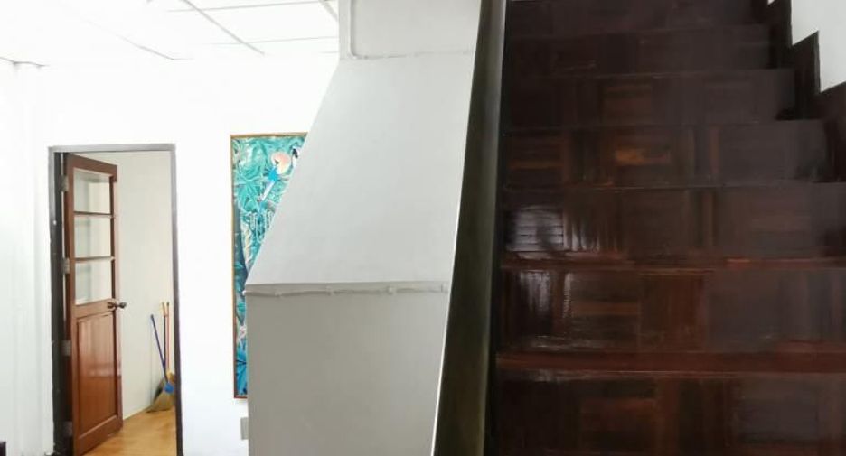 出租 2 卧室 联排别墅 在 Pathum Wan, 曼谷