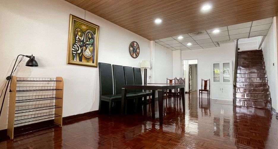 Casa adosada en alquiler de 2 habitaciones en Pathum Wan, Bangkok