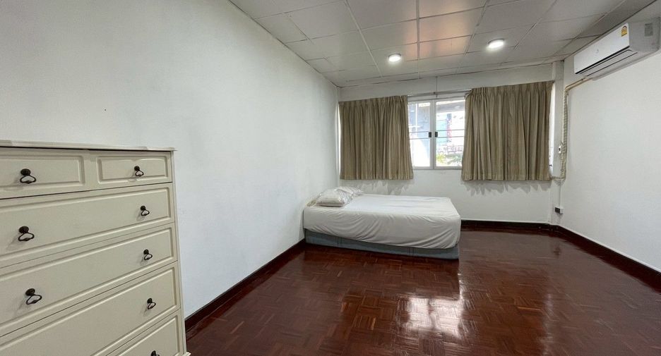Casa adosada en alquiler de 2 habitaciones en Pathum Wan, Bangkok