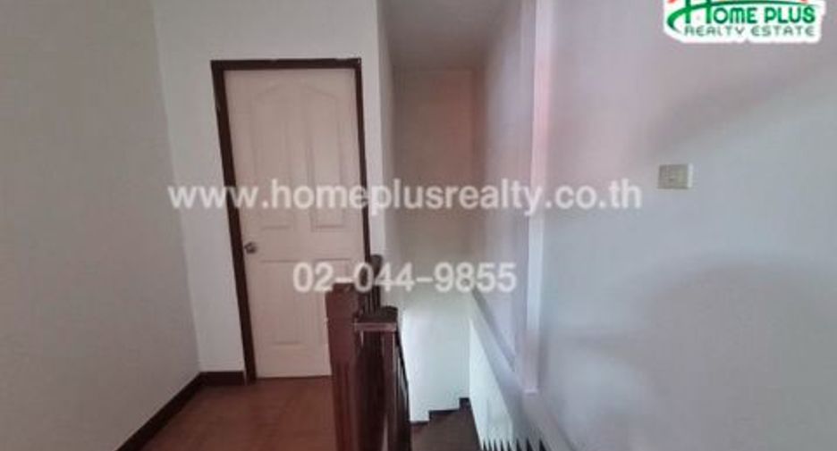 For sale 2 bedrooms townhouse in Mueang Samut Prakan, Samut Prakan