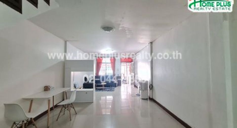 For sale 2 bedrooms townhouse in Mueang Samut Prakan, Samut Prakan