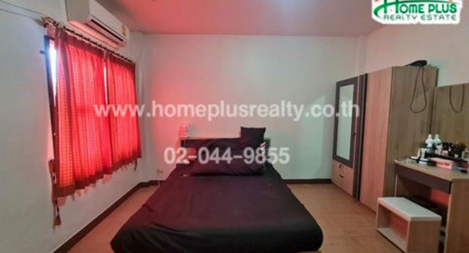 For sale 2 bedrooms townhouse in Mueang Samut Prakan, Samut Prakan