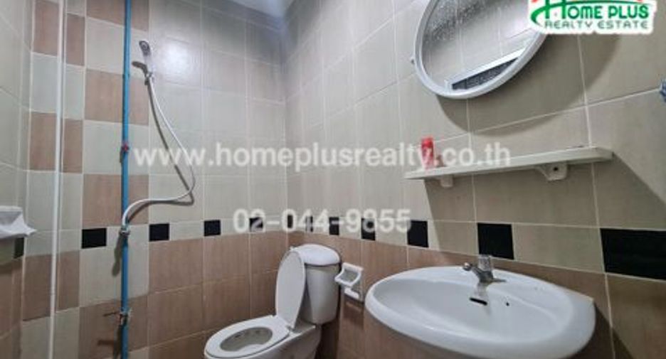 For sale 2 bedrooms townhouse in Mueang Samut Prakan, Samut Prakan