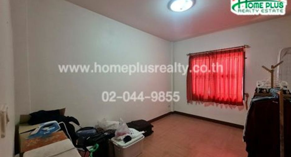 For sale 2 bedrooms townhouse in Mueang Samut Prakan, Samut Prakan