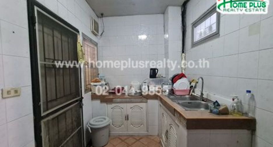 For sale 2 bedrooms townhouse in Mueang Samut Prakan, Samut Prakan