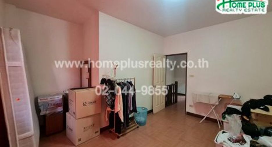 For sale 2 bedrooms townhouse in Mueang Samut Prakan, Samut Prakan