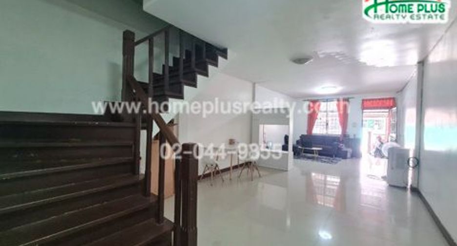 For sale 2 bedrooms townhouse in Mueang Samut Prakan, Samut Prakan