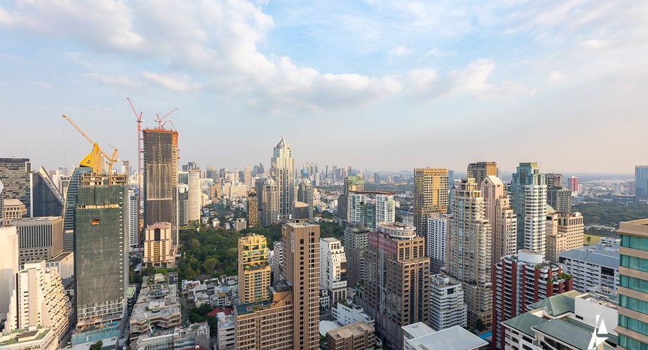 À louer 2 chambres condo à Pathum Wan, Bangkok