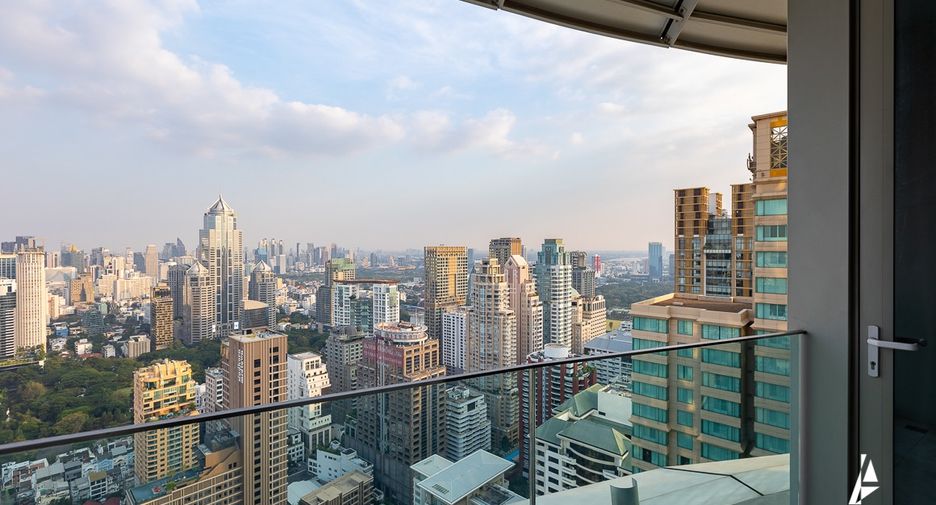 À louer 2 chambres condo à Pathum Wan, Bangkok