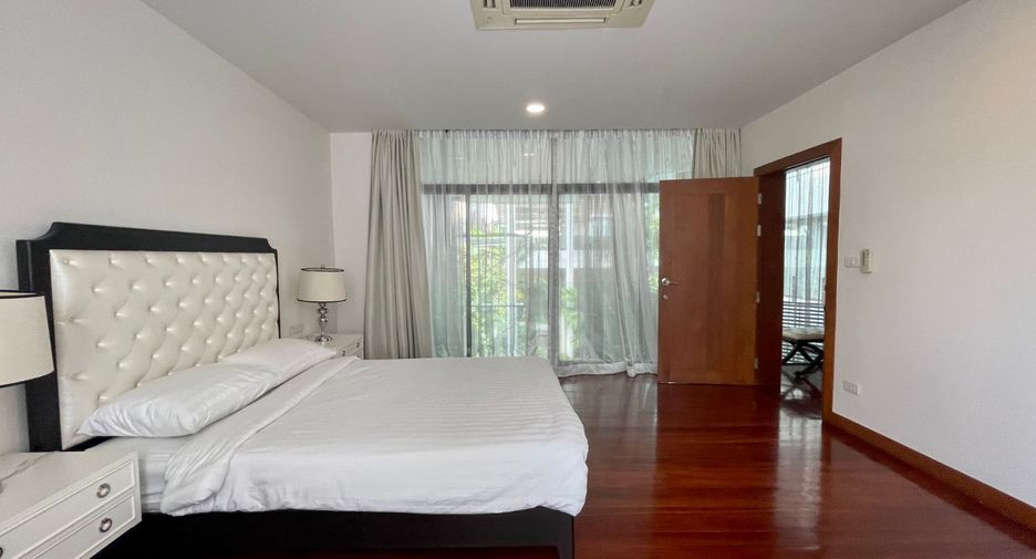 Haus zur Miete mit 4 Zimmer in Khlong Toei, Bangkok