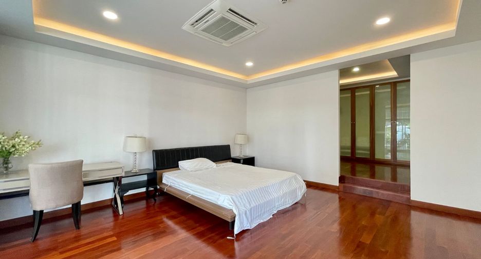 Haus zur Miete mit 4 Zimmer in Khlong Toei, Bangkok