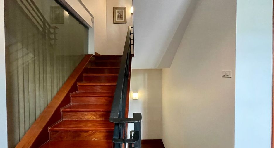 Haus zur Miete mit 4 Zimmer in Khlong Toei, Bangkok