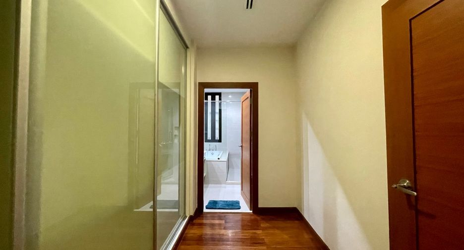 Haus zur Miete mit 4 Zimmer in Khlong Toei, Bangkok