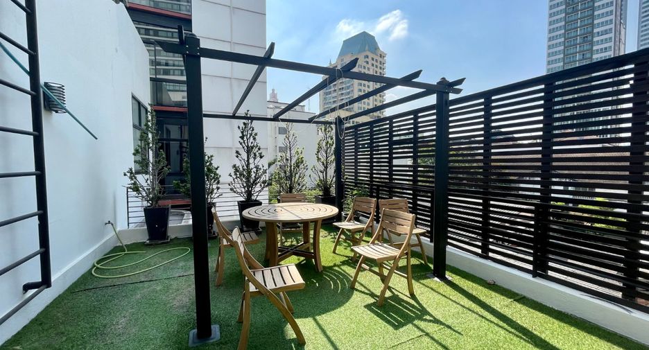 Haus zur Miete mit 4 Zimmer in Khlong Toei, Bangkok