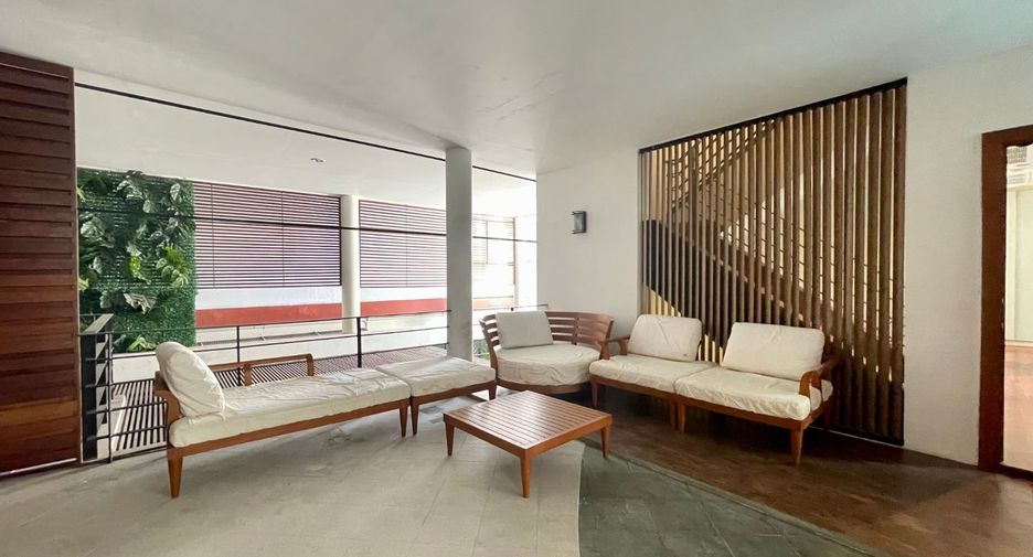 Haus zur Miete mit 4 Zimmer in Khlong Toei, Bangkok
