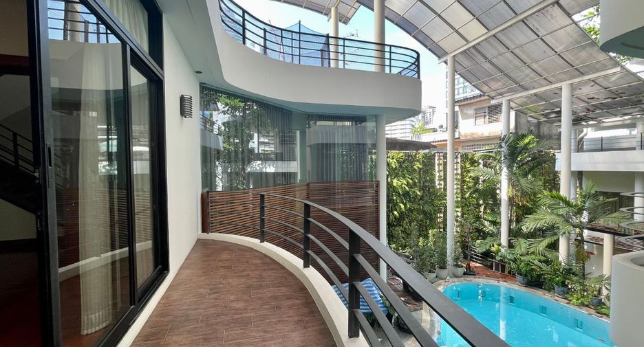 Haus zur Miete mit 4 Zimmer in Khlong Toei, Bangkok