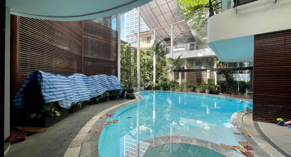 Haus zur Miete mit 4 Zimmer in Khlong Toei, Bangkok