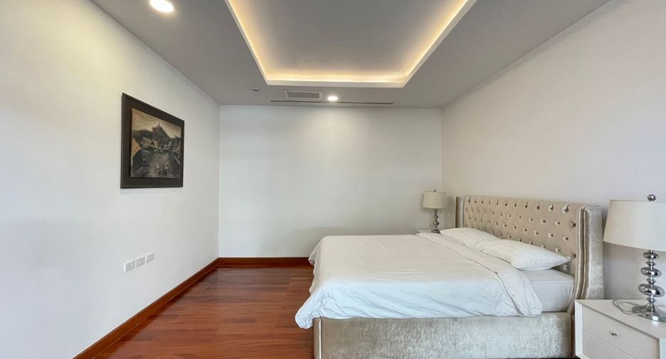 Haus zur Miete mit 4 Zimmer in Khlong Toei, Bangkok