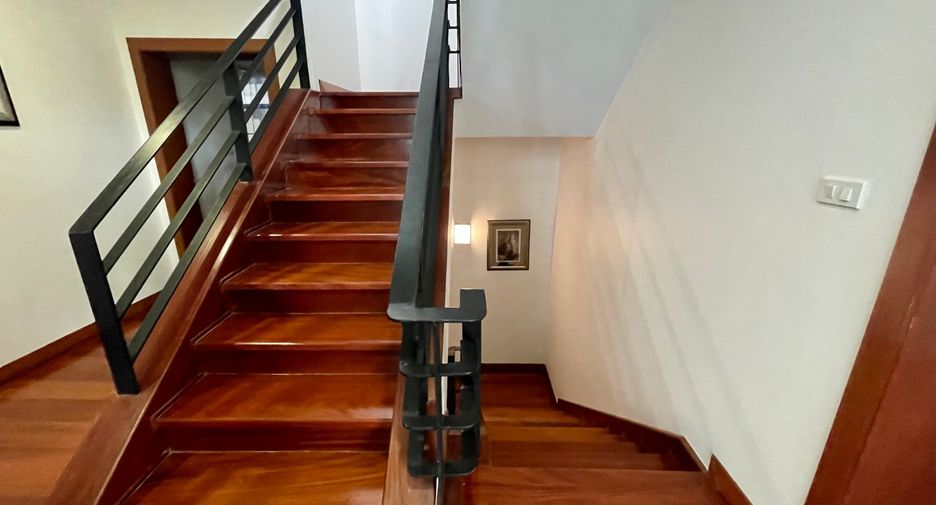 Haus zur Miete mit 4 Zimmer in Khlong Toei, Bangkok