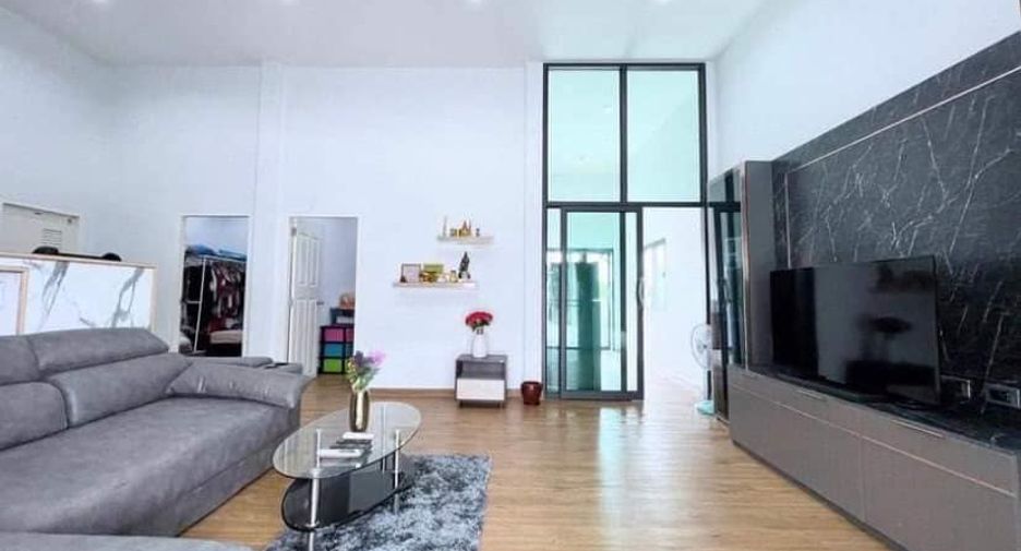 For rent 3 bedrooms villa in Mueang Phuket, Phuket