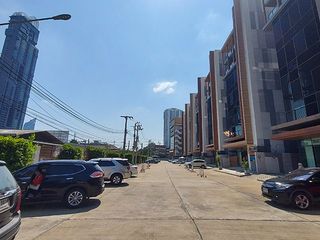 For sale retail Space in Bang Kho Laem, Bangkok