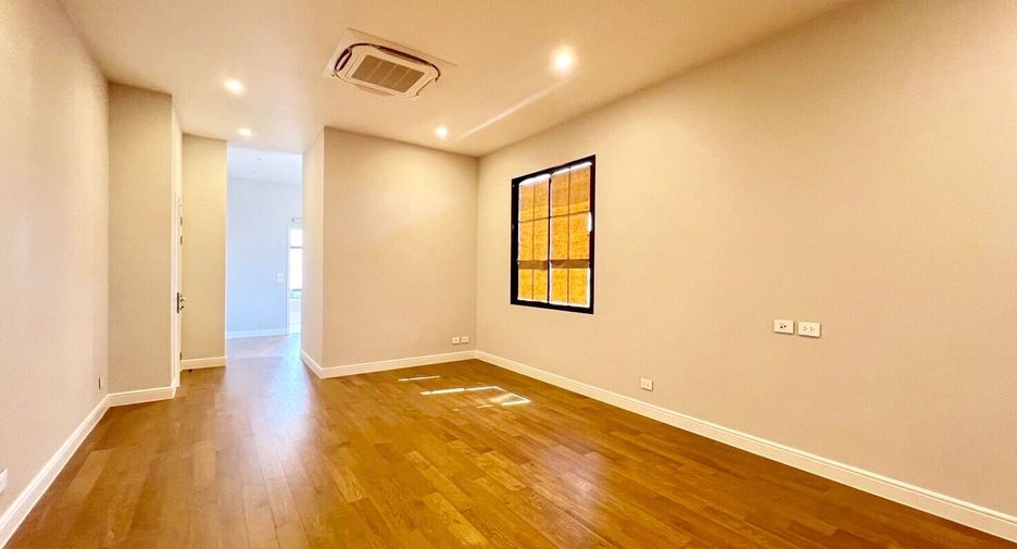 Casa en venta de 4 habitaciones en Bang Kapi, Bangkok