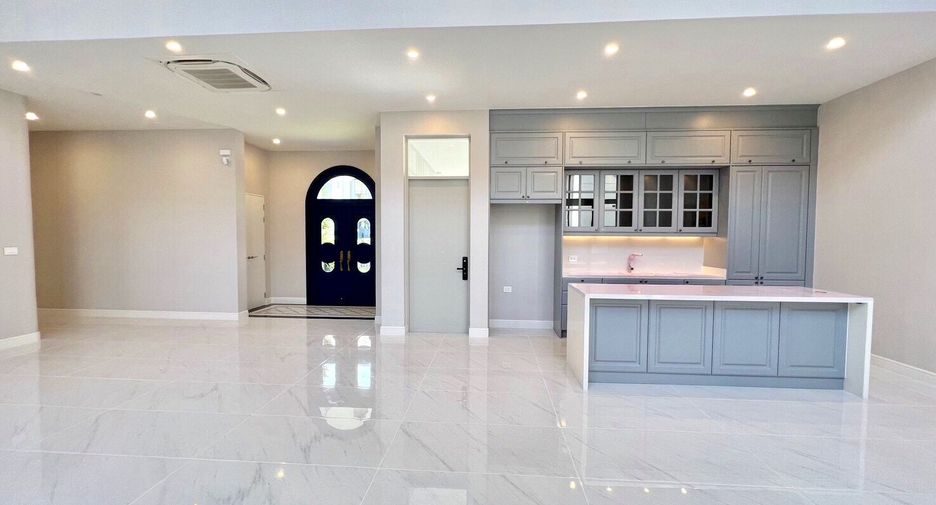 Casa en venta de 4 habitaciones en Bang Kapi, Bangkok