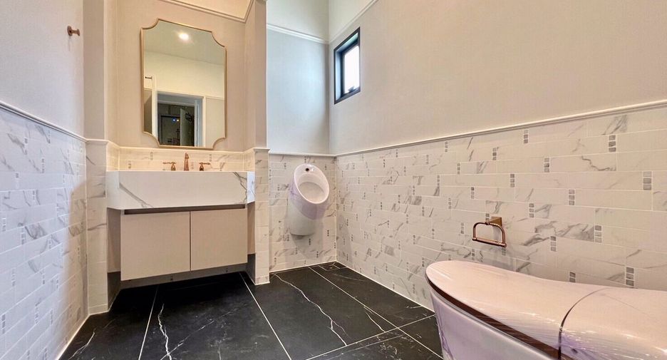 Casa en venta de 4 habitaciones en Bang Kapi, Bangkok