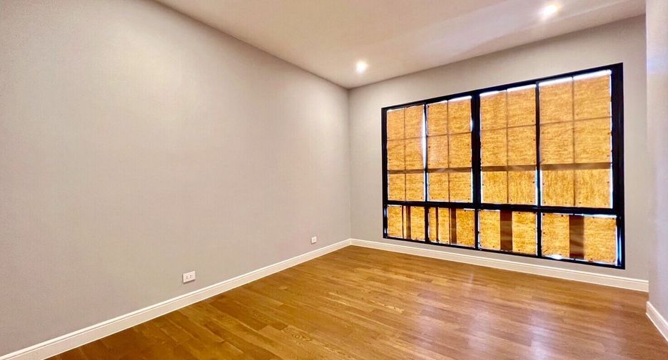 Casa en venta de 4 habitaciones en Bang Kapi, Bangkok