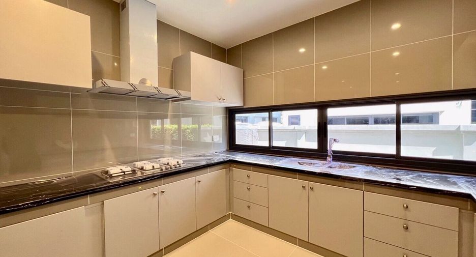 Casa en venta de 4 habitaciones en Bang Kapi, Bangkok