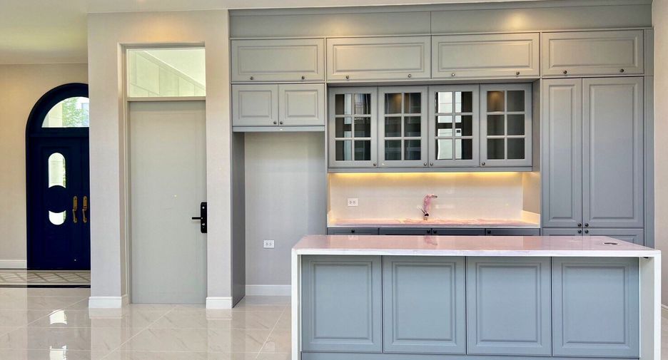 Casa en venta de 4 habitaciones en Bang Kapi, Bangkok