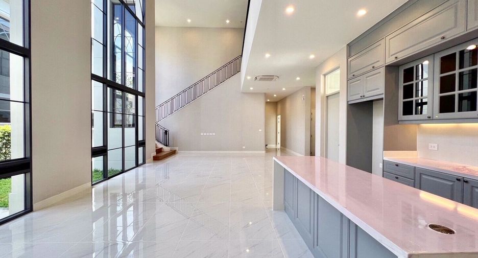 Casa en venta de 4 habitaciones en Bang Kapi, Bangkok