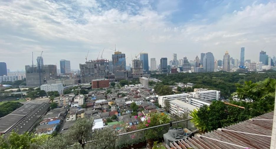 À louer 2 chambres condo à Pathum Wan, Bangkok