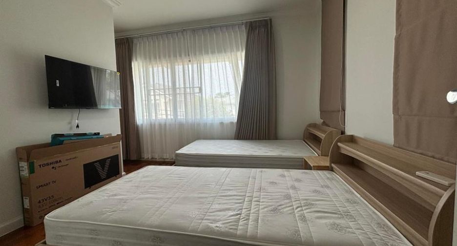 For rent 5 bedrooms house in Lat Krabang, Bangkok