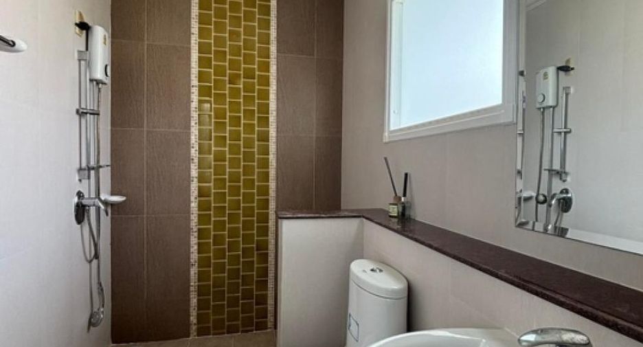 For rent 5 bedrooms house in Lat Krabang, Bangkok