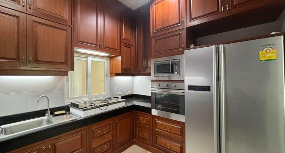 For rent 5 bedrooms house in Lat Krabang, Bangkok