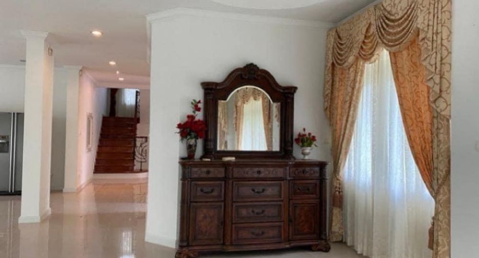 For rent 5 bedrooms house in Lat Krabang, Bangkok