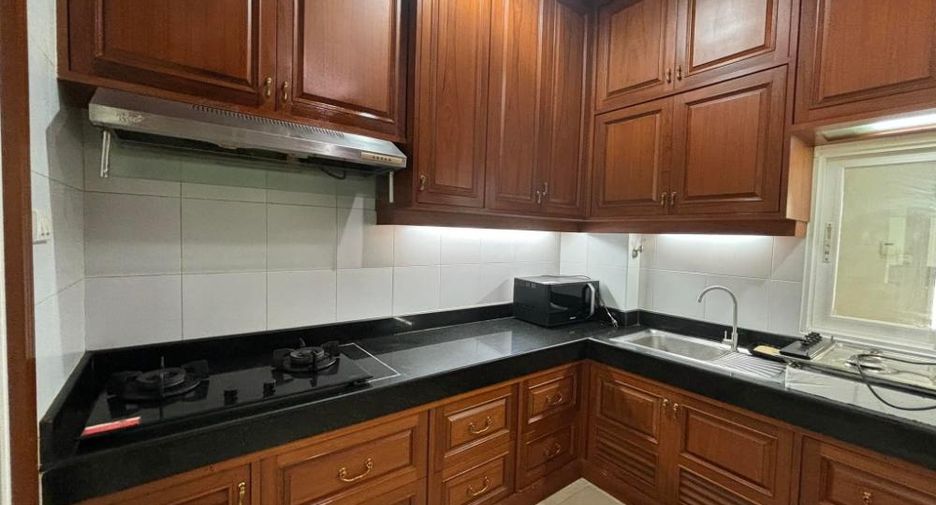 For rent 5 bedrooms house in Lat Krabang, Bangkok