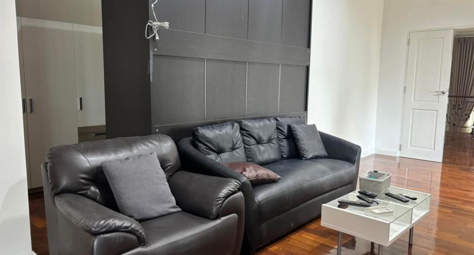 For rent 5 bedrooms house in Lat Krabang, Bangkok