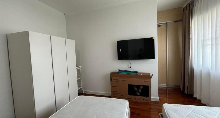 For rent 5 bedrooms house in Lat Krabang, Bangkok