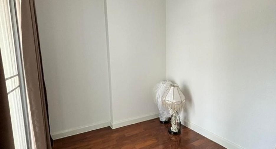For rent 5 bedrooms house in Lat Krabang, Bangkok