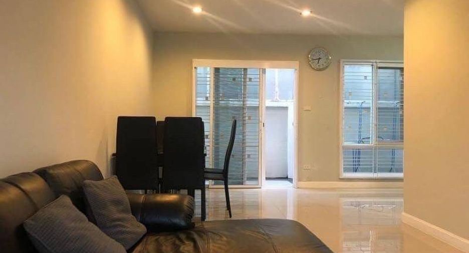 For rent 3 bedrooms townhouse in Mueang Chiang Mai, Chiang Mai