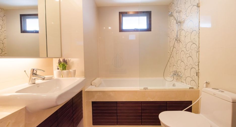 For rent 3 ベッドルーム condo in Khlong Toei, Bangkok
